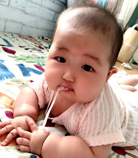 新生儿吐奶
