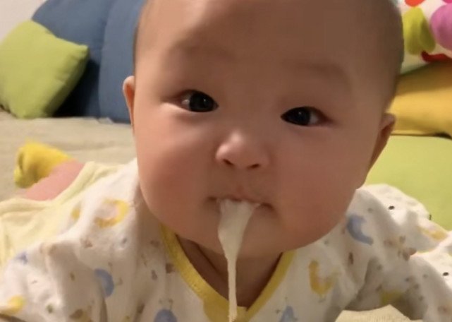 新生儿吐奶