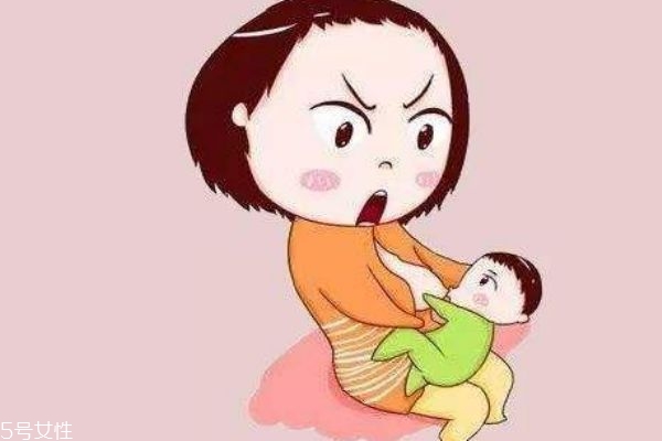 宝宝呛奶怎么判断没事 呛奶后应该如何急救呢