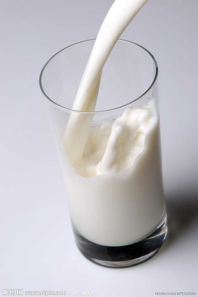 初乳能吃吗_产后初乳_初乳康
