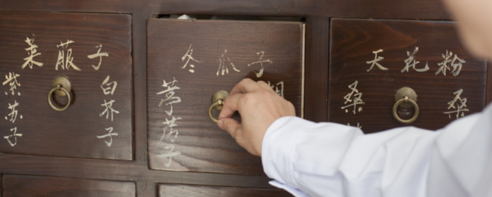 小月子吃什么补身体 做小月子吃什么补 小月子补什么