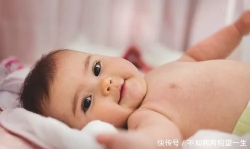 新生儿吐奶