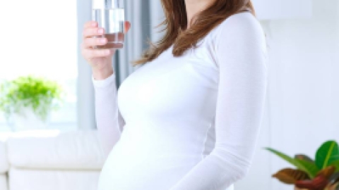 白细胞偏高怎么办？原因、症状、危害及与白血病的关系详解