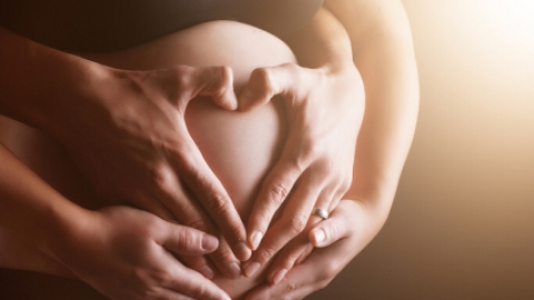 月经前症状与伴随表现：从水肿到乳房胀痛的全面解析