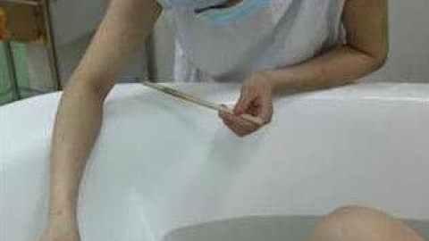 罕见的国内产妇水中分娩全过程实拍!胆小勿看!(组图)