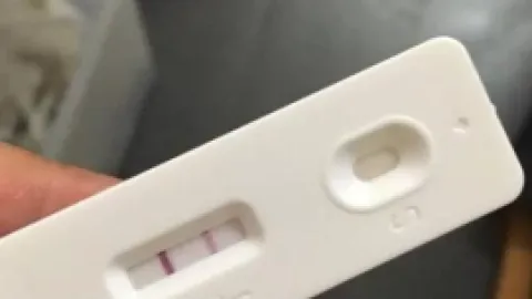 验孕棒一深一浅和两条杠都很深，有啥区别？可不单单是怀孕时间短