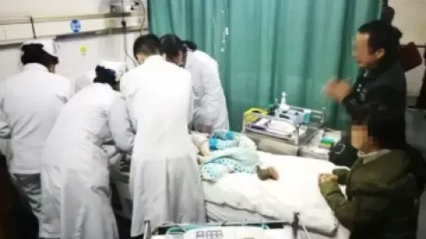 衢州4个月大婴儿突然死亡 呛奶成“杀手”