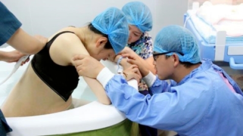 水中分娩有何“利弊”？会疼吗？知识点一次给你讲清楚，孕妈收好