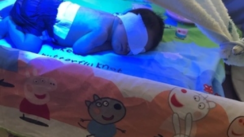 婴儿呛奶是怎么回事