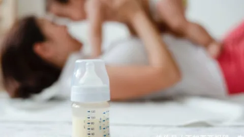 宝宝吐奶怎么办？不要慌，做好这六件事预防宝宝吐奶