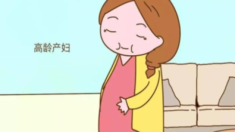 60岁高龄产妇生下双胞胎：风险与养娃艰辛的深度警示