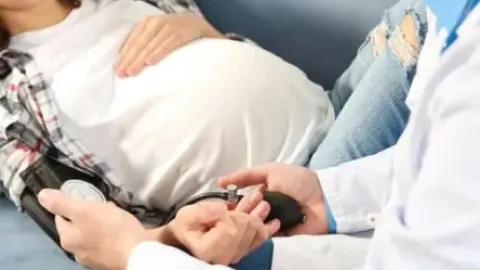 女性肾虚脱发症状与治疗全解析：从原因到再生方法
